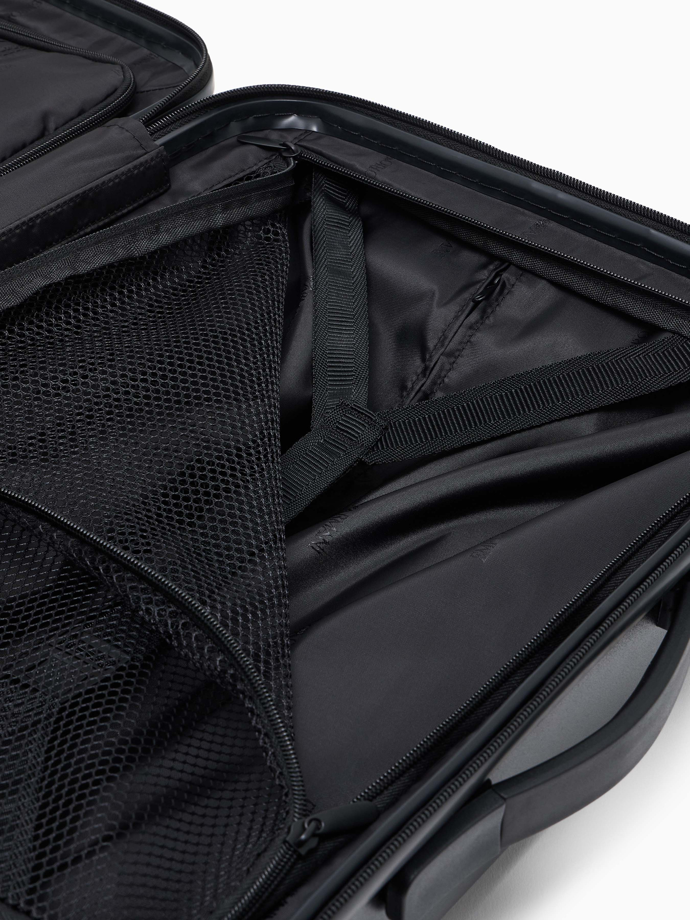 Дорожні сумки та валізи Emporio Armani модель Y4Q367-Y138E-81072 Фото