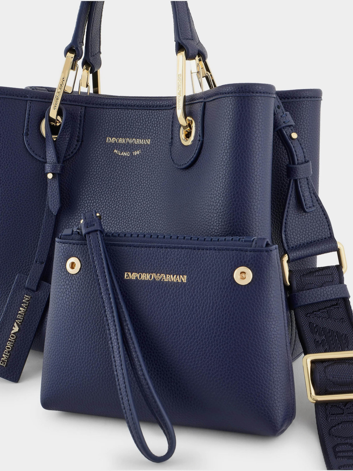 Сумки Emporio Armani модель EW000361-AF12036-MB051 Сумки Emporio Armani модель EW000361-AF12036-MB051 Фото