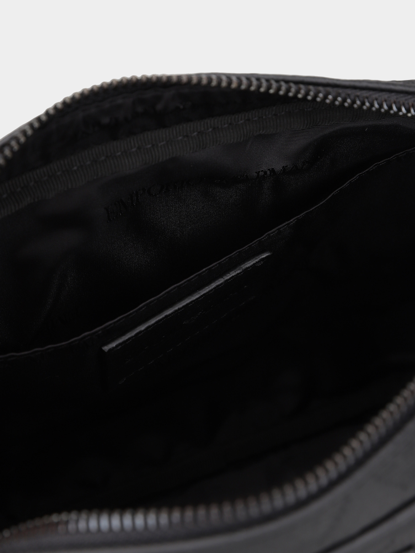 Сумки Emporio Armani модель Y4M418-YQ67I-80001 Сумки Emporio Armani модель Y4M418-YQ67I-80001 Фото