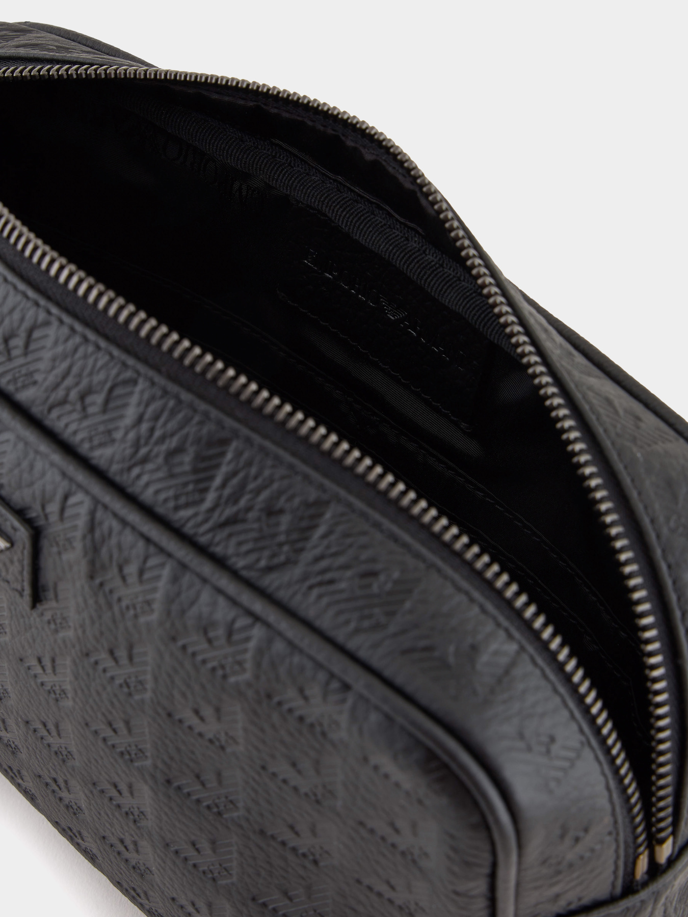 Сумки Emporio Armani модель EM001738-AF14774-UC001 Сумки Emporio Armani модель EM001738-AF14774-UC001 Фото