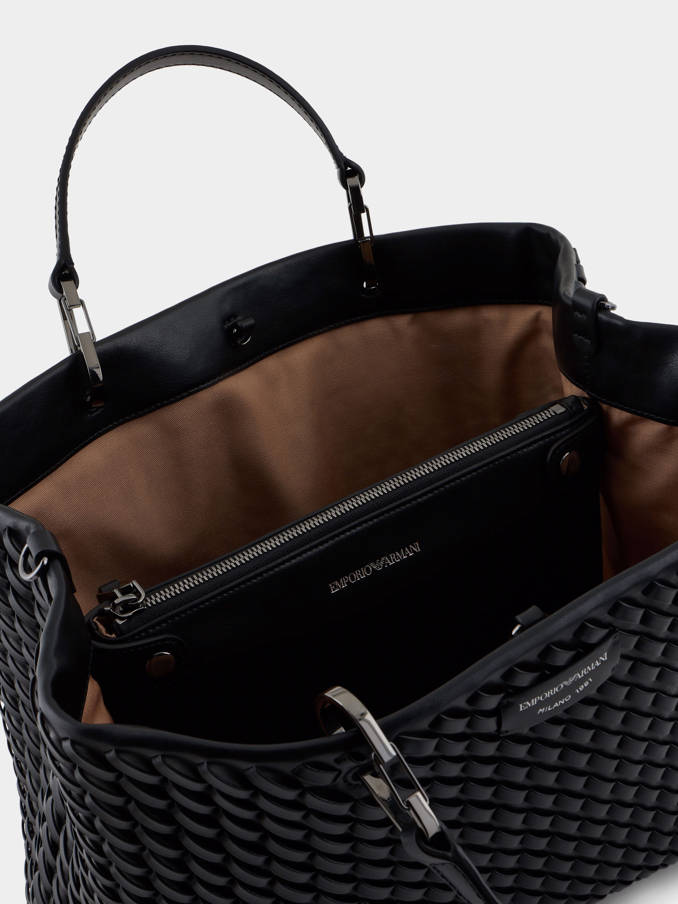 Сумки Emporio Armani модель EW000360-AF12762-UC001 Сумки Emporio Armani модель EW000360-AF12762-UC001 Фото