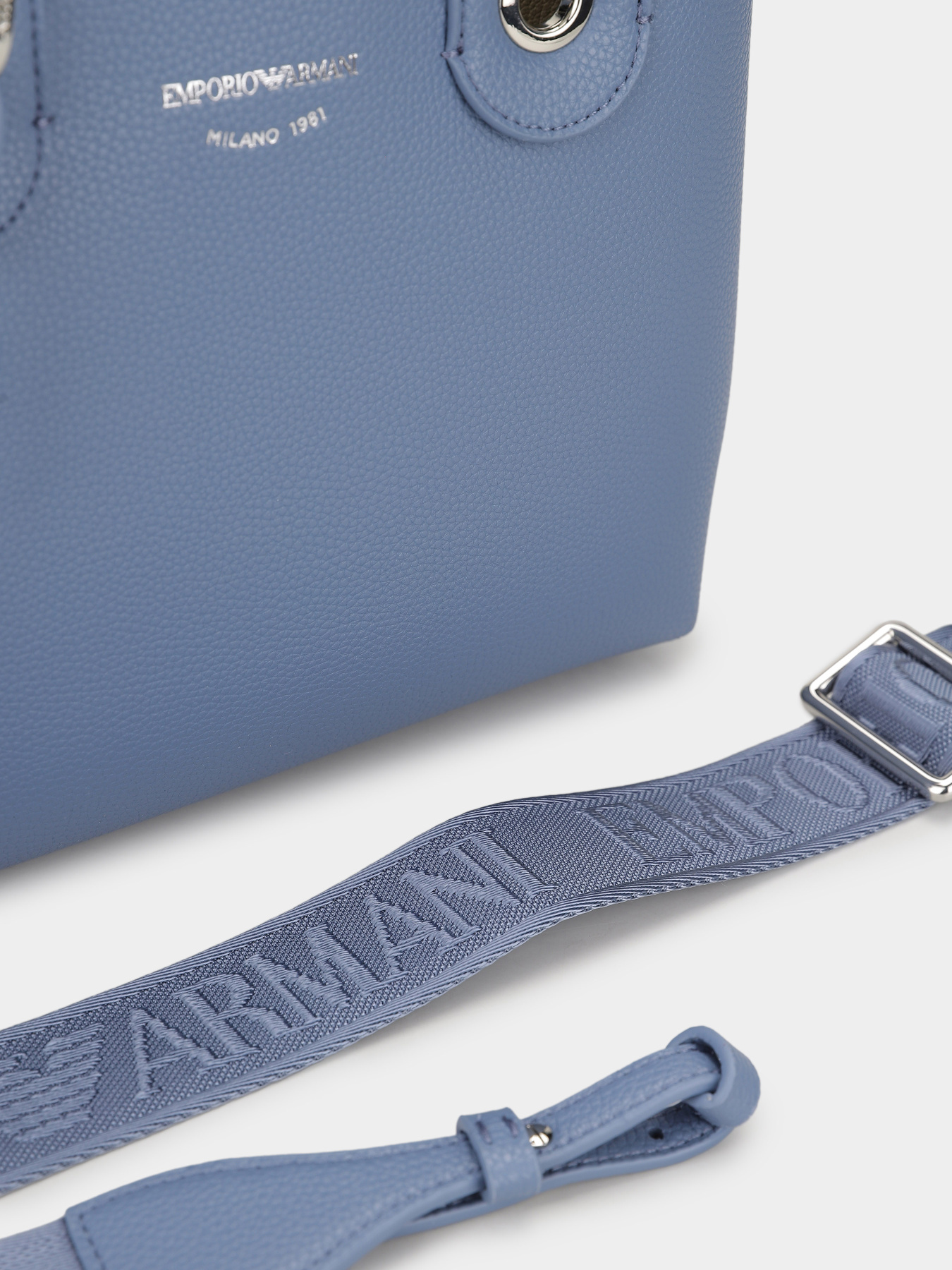 Сумки Emporio Armani модель EW000361-AF12036-M8128 Сумки Emporio Armani модель EW000361-AF12036-M8128 Фото
