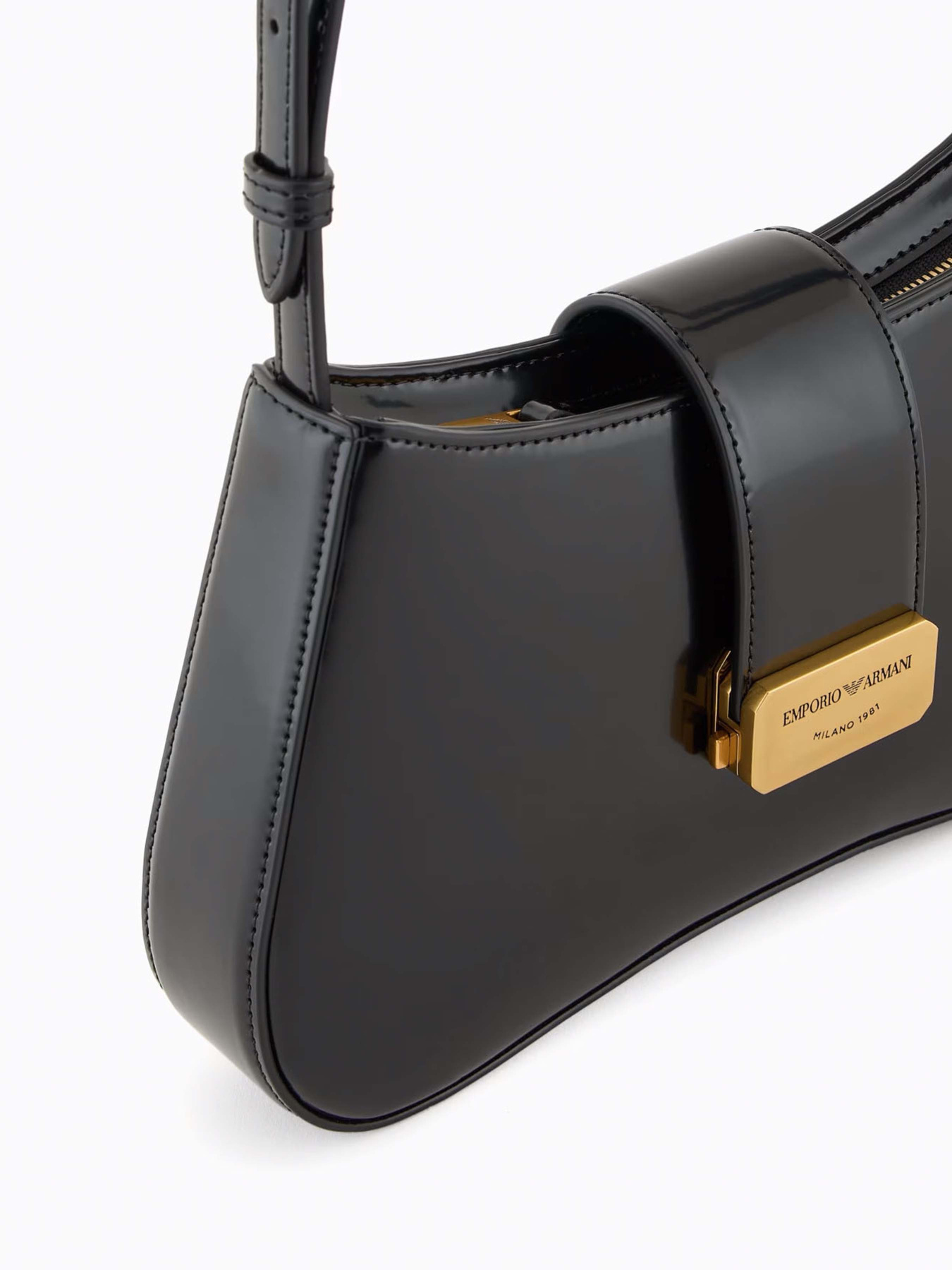 Сумки Emporio Armani модель EW001778-AF14068-UC001 Сумки Emporio Armani модель EW001778-AF14068-UC001 Фото