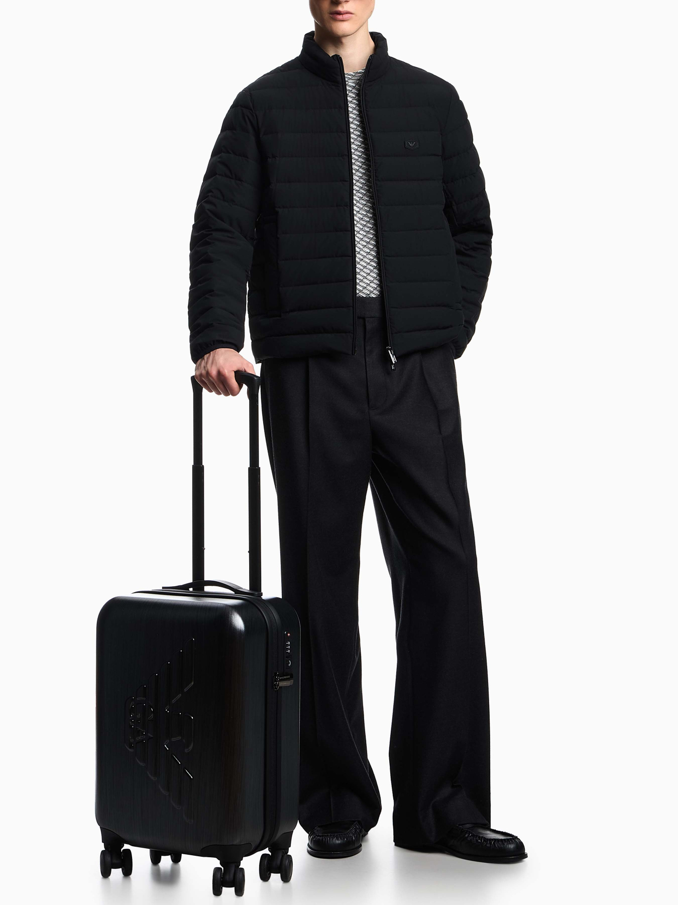 Дорожные сумки и чемоданы Emporio Armani модель EM001929-AF15459-U8097 Дорожные сумки и чемоданы Emporio Armani модель EM001929-AF15459-U8097 Фото