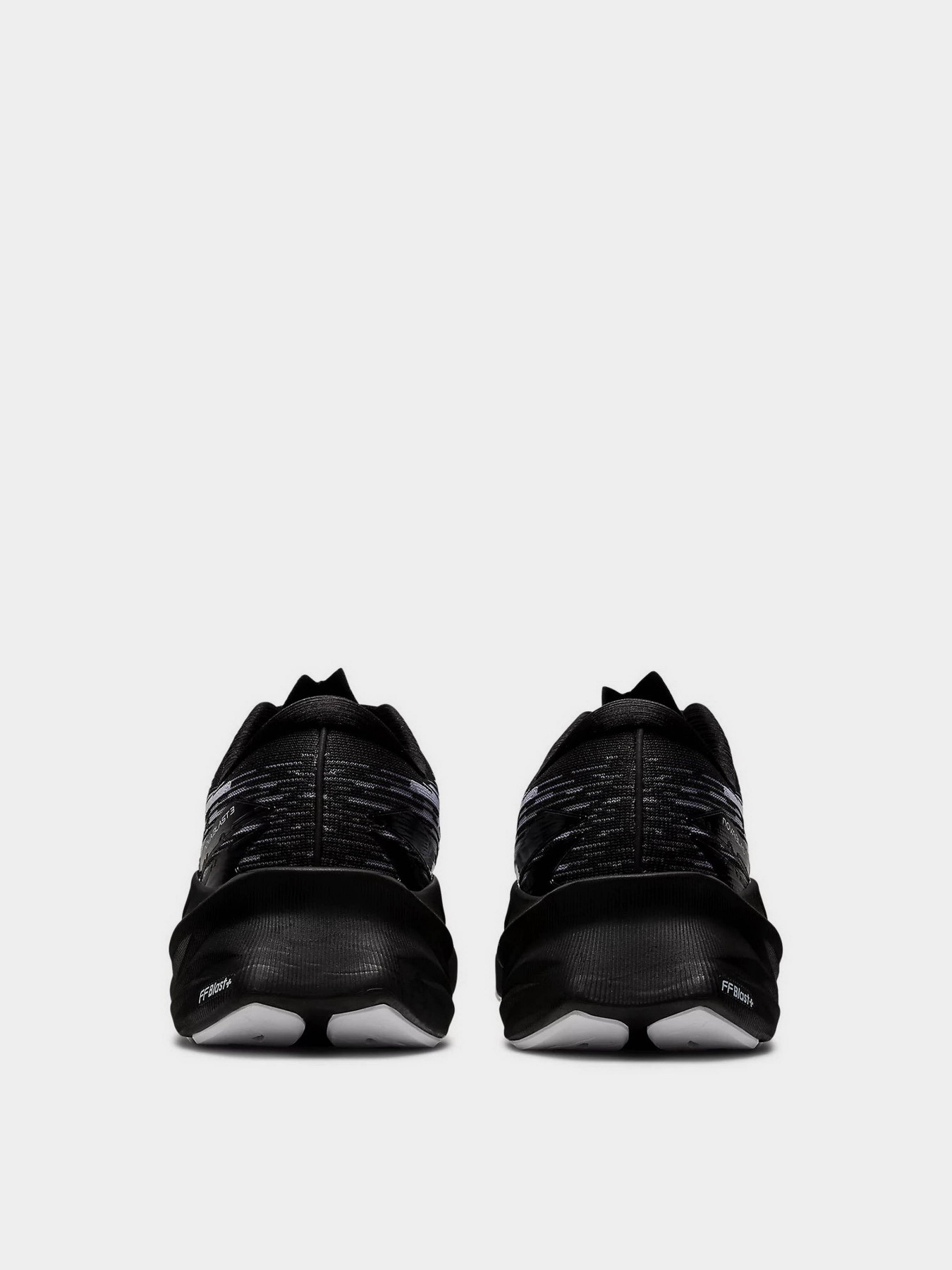 Кроссовки Asics Novablast 3 модель 1011B458-002 Чорний, білий Кроссовки Asics Novablast 3 модель 1011B458-002 Чорний, білий Фото