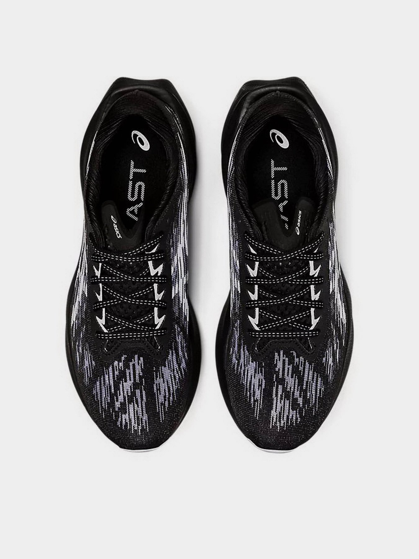 Кроссовки Asics Novablast 3 модель 1011B458-002 Чорний, білий Кроссовки Asics Novablast 3 модель 1011B458-002 Чорний, білий Фото