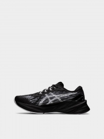 Кроссовки Asics Novablast 3 модель 1011B458-002 Чорний, білий Фото