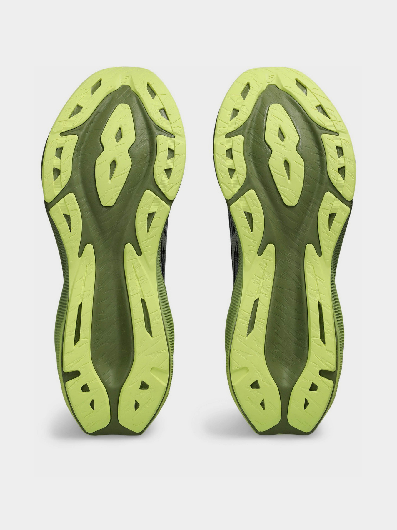 Кроссовки Asics Novablast 3 модель 1011B458-005 Чорний, зелений Кроссовки Asics Novablast 3 модель 1011B458-005 Чорний, зелений Фото