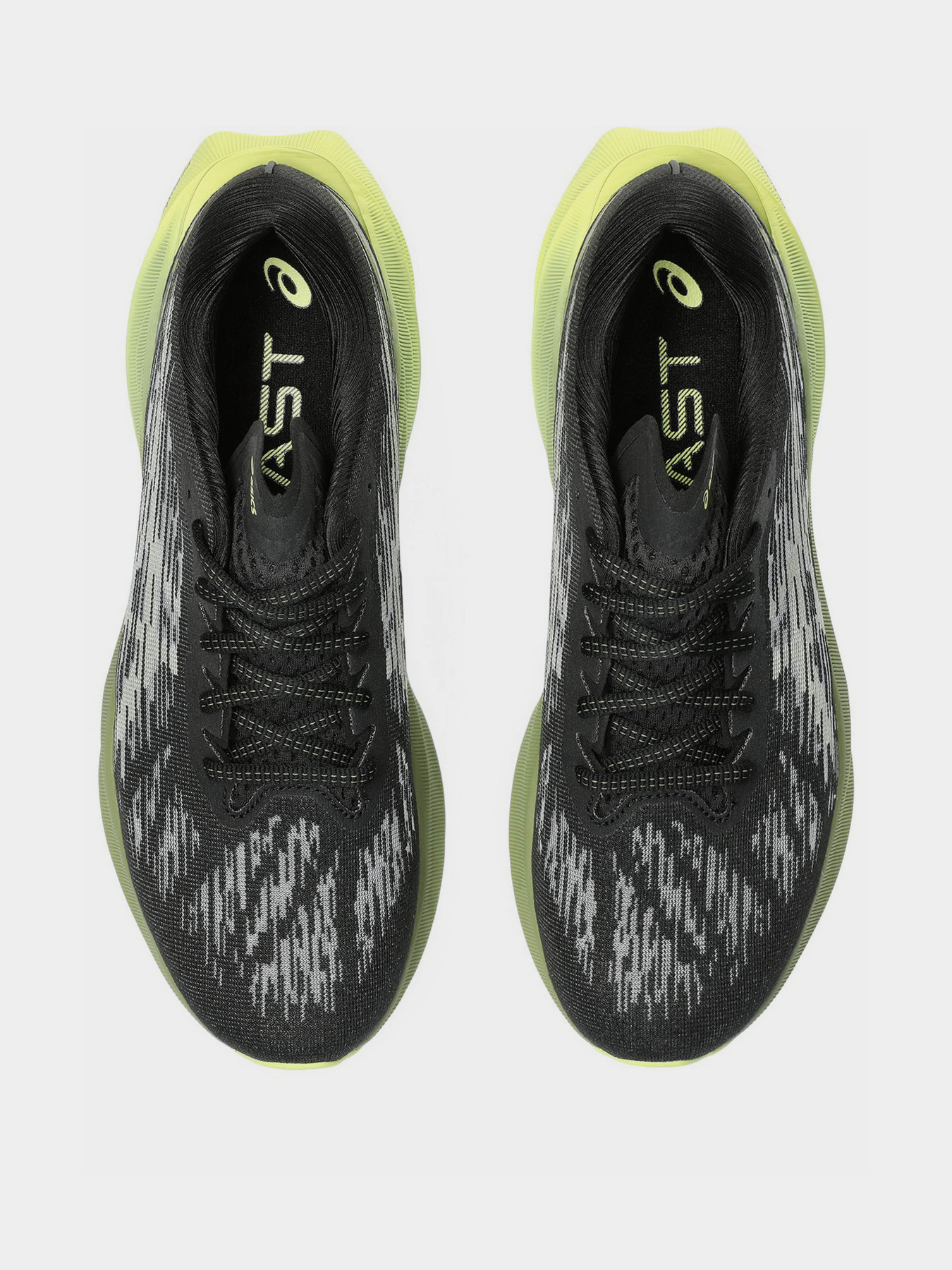 Кроссовки Asics Novablast 3 модель 1011B458-005 Чорний, зелений Кроссовки Asics Novablast 3 модель 1011B458-005 Чорний, зелений Фото