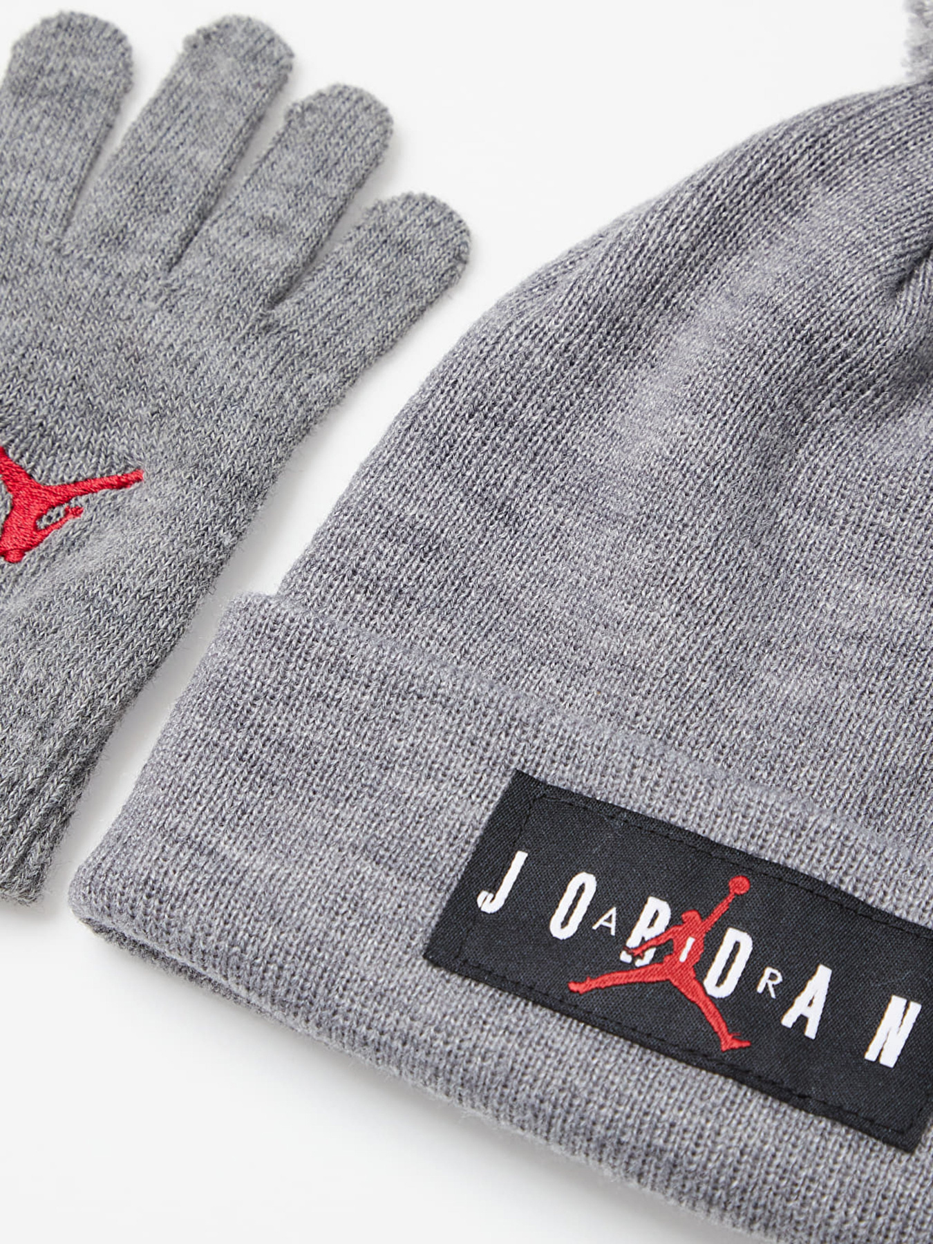 Шапки та кепки NIKE  Jan Hbr Pom Beanie Set модель 8A0576-GEH Фото