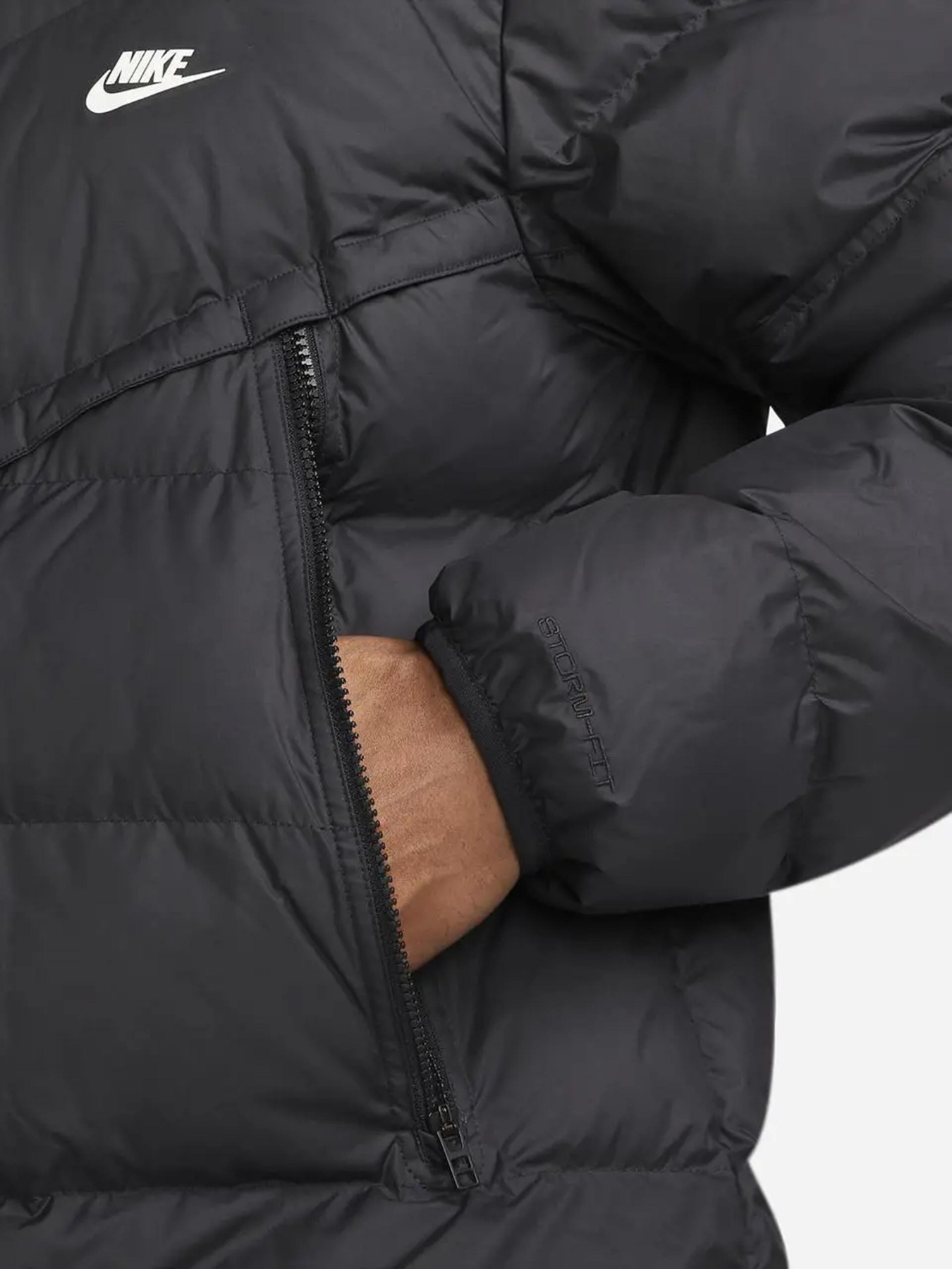 Куртки та дублянки NIKE Sportswear Storm-FIT Windrunner модель DR9609-010 Фото
