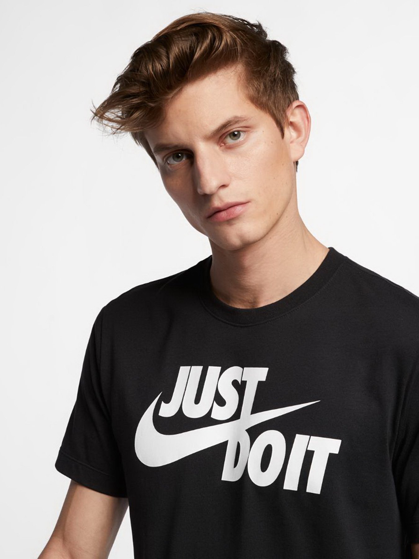 Футболки и поло NIKE NSW TEE JUST DO IT SWOOSH модель AR5006-011 Футболки и поло NIKE NSW TEE JUST DO IT SWOOSH модель AR5006-011 Фото
