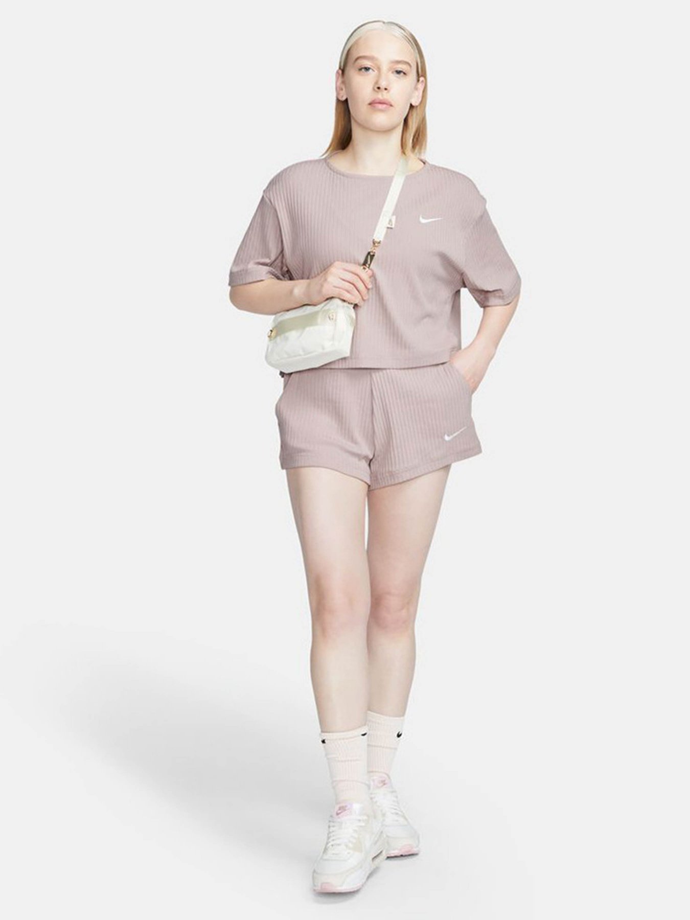 Футболки и поло NIKE NSW RIB JRSY SS модель DV7870-272 Футболки и поло NIKE NSW RIB JRSY SS модель DV7870-272 Фото