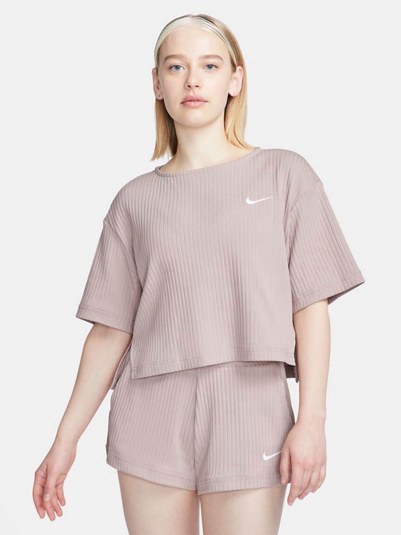 Футболки и поло NIKE NSW RIB JRSY SS модель DV7870-272 Футболки и поло NIKE NSW RIB JRSY SS модель DV7870-272 Фото