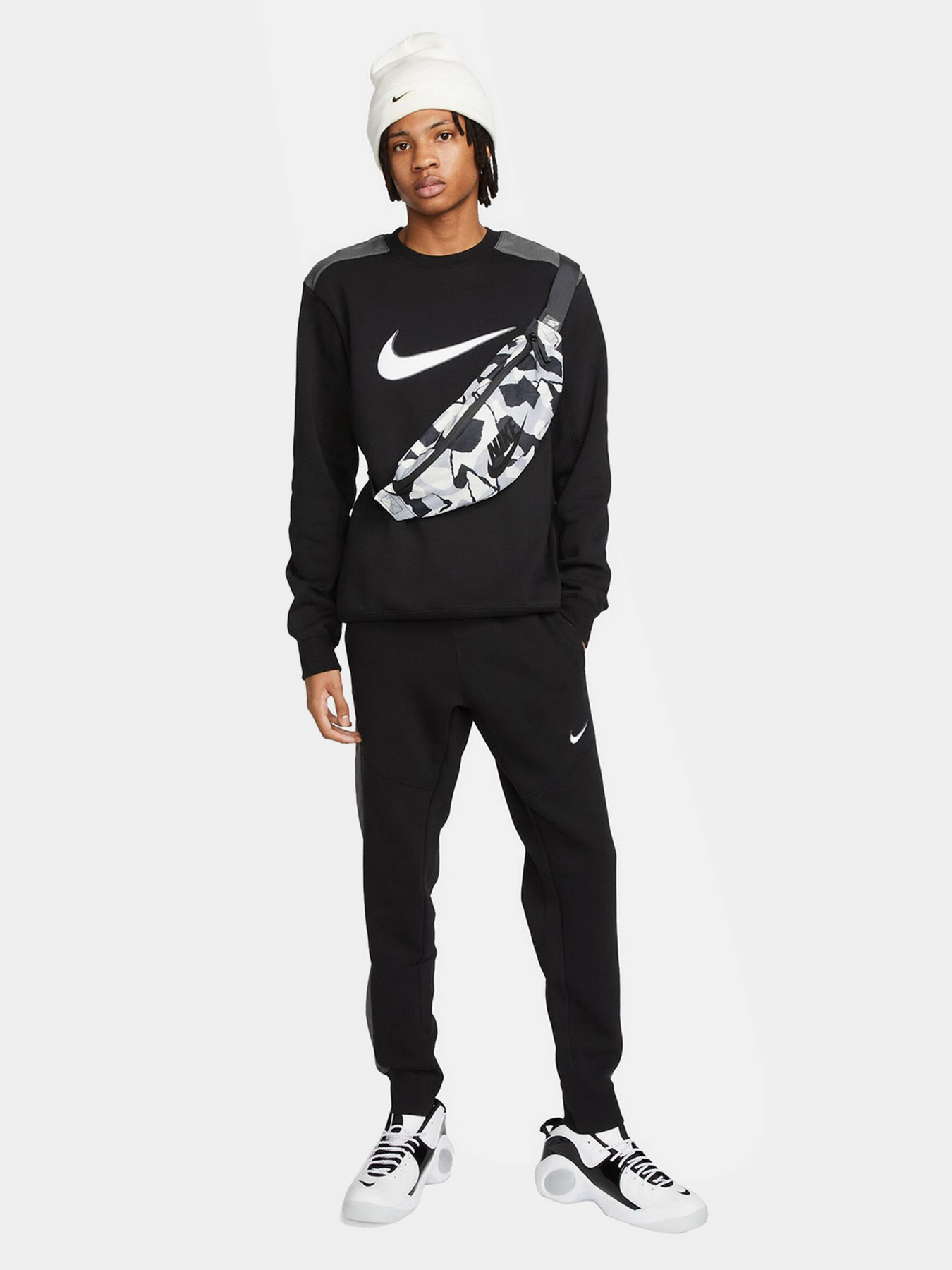 Худі та світшоти NIKE Sportswear Club Fleece Crew модель FN0245-010 Фото