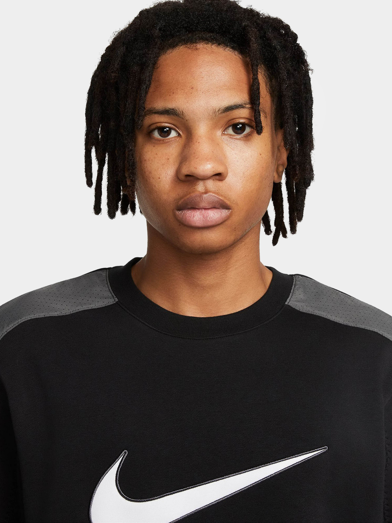 Худі та світшоти NIKE Sportswear Club Fleece Crew модель FN0245-010 Фото