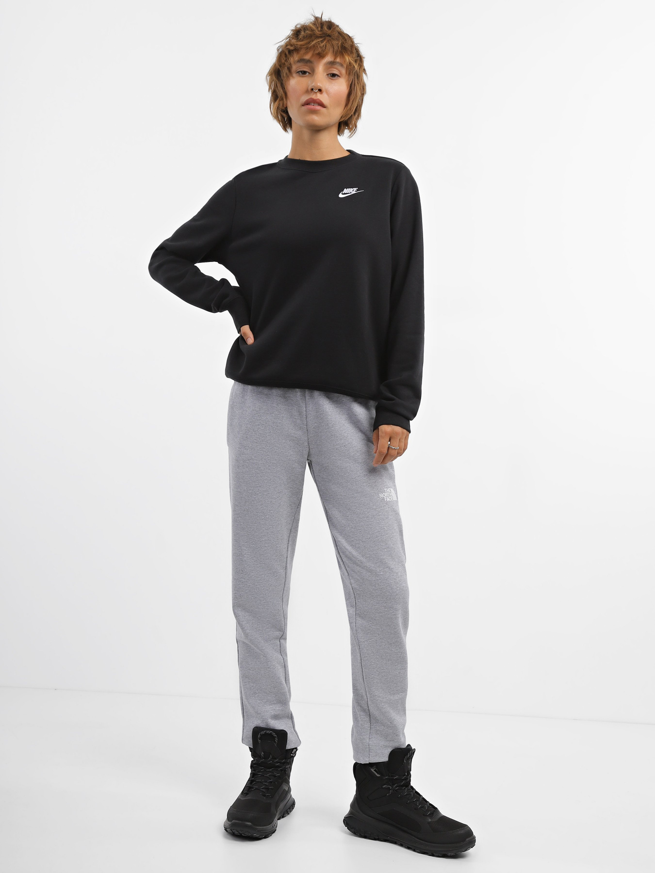 Худі та світшоти NIKE Sportswear Club Fleece Crewneck модель DQ5473-010 Фото