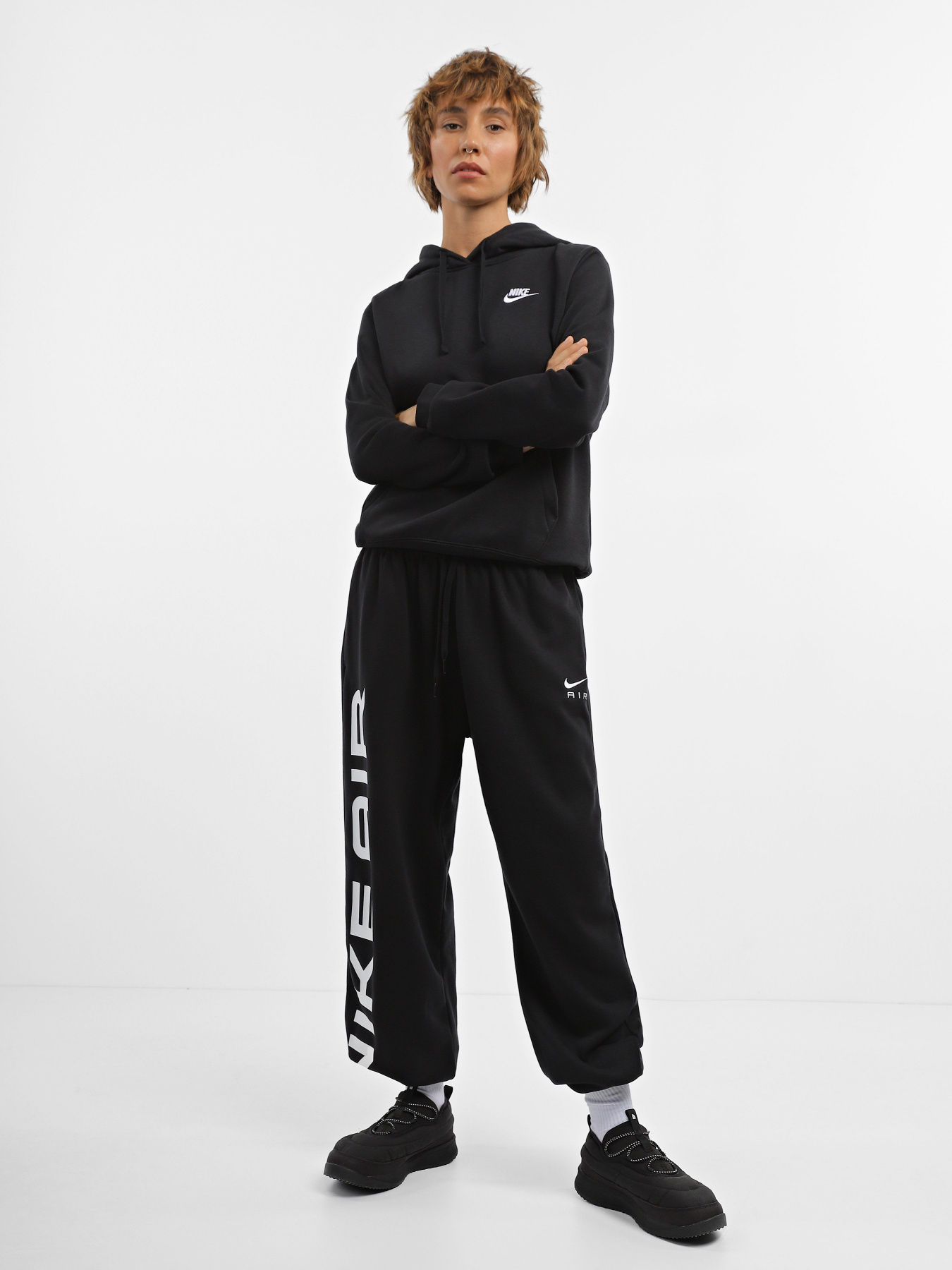 Худі та світшоти NIKE Sportswear Club Fleece модель DQ5793-010 Фото