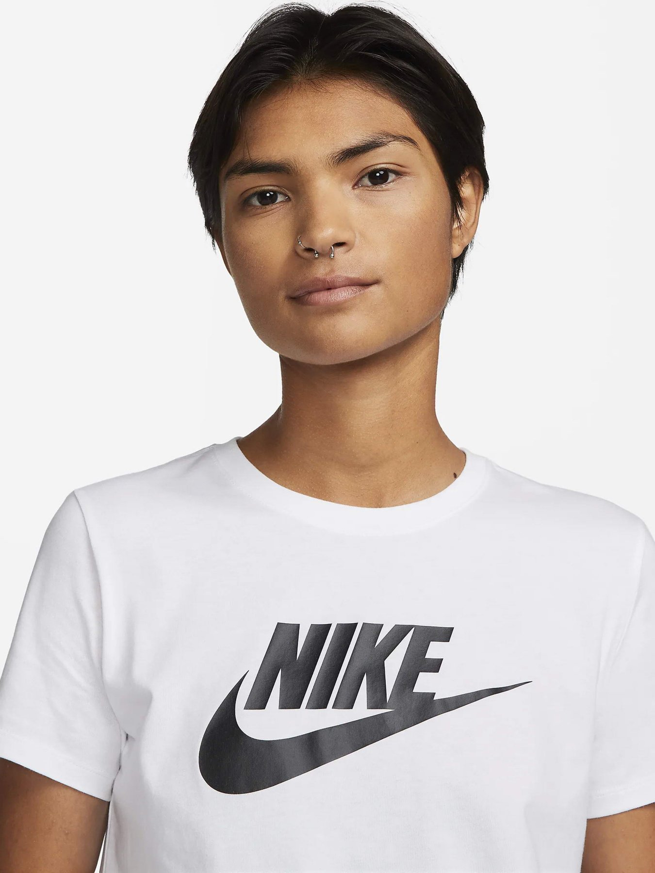 Футболки и поло NIKE Sportswear Essentials модель DX7906-100 Футболки и поло NIKE Sportswear Essentials модель DX7906-100 Фото