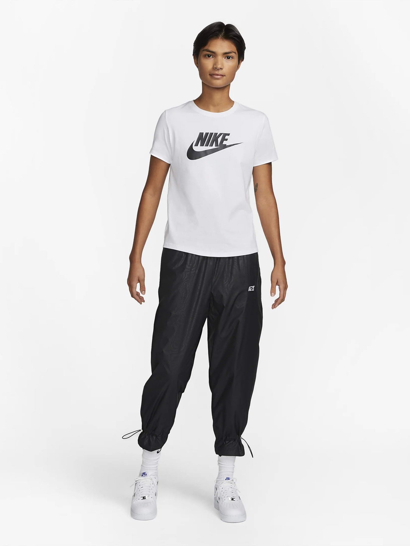 Футболки и поло NIKE Sportswear Essentials модель DX7906-100 Футболки и поло NIKE Sportswear Essentials модель DX7906-100 Фото