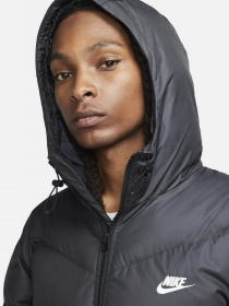Куртки и дубленки NIKE STORM-FIT WINDRUNNER PRIMALOFT модель FB8189-010 Фото