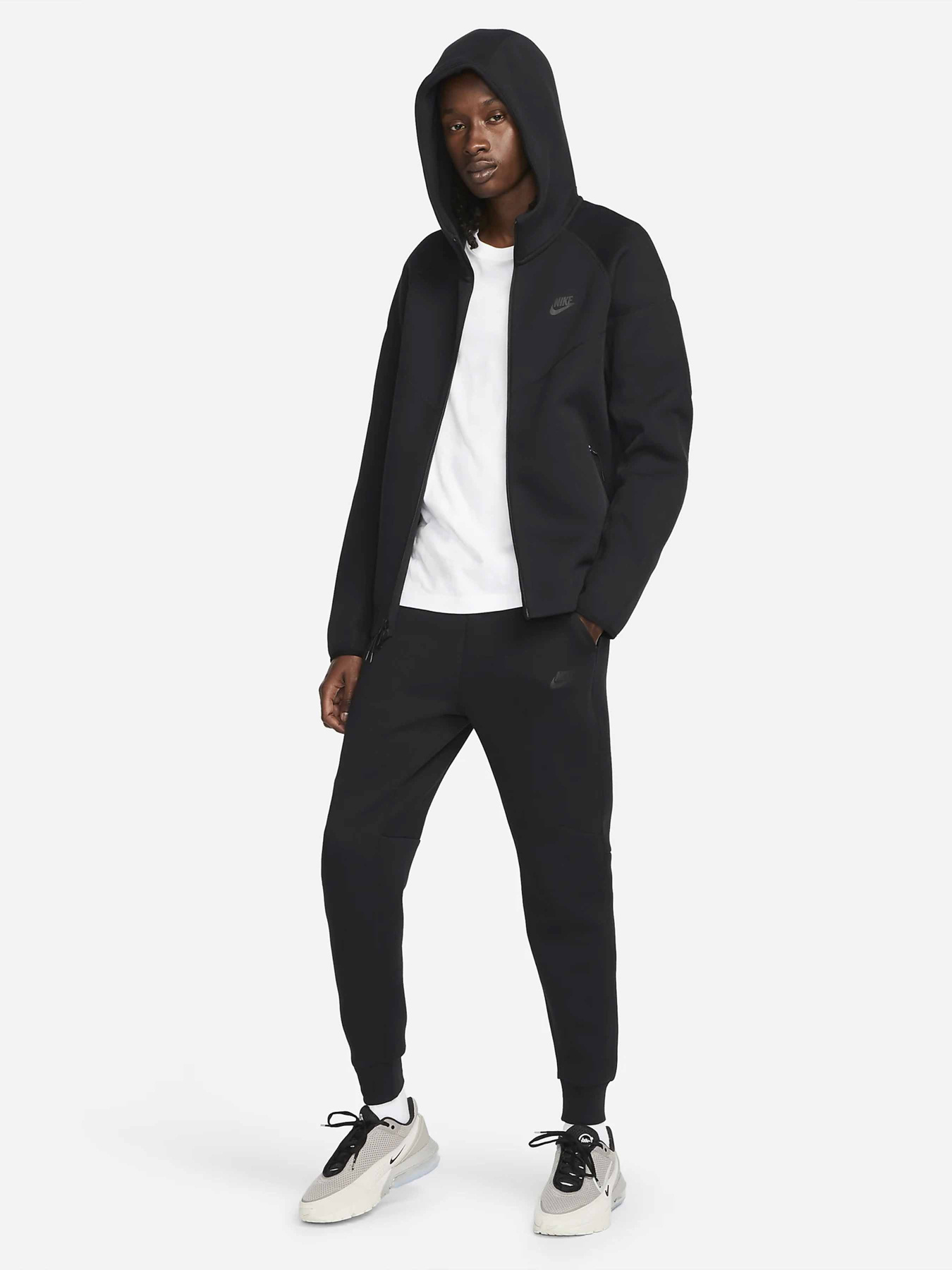 Худі та світшоти NIKE SPORTSWEAR TECH FLEECE WINDRUN модель FB7921-010 Худі та світшоти NIKE SPORTSWEAR TECH FLEECE WINDRUN модель FB7921-010 Фото