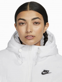 Куртки та дублянки NIKE Sportswear Essential Therma Classic Puffer модель FB7672-100 Фото