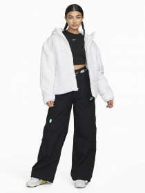 Куртки та дублянки NIKE Sportswear Essential Therma Classic Puffer модель FB7672-100 Фото