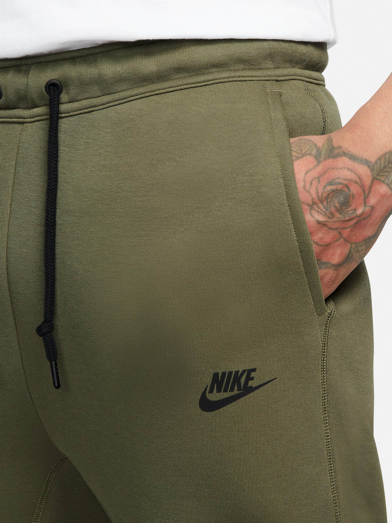 Брюки NIKE Sportswear Tech Fleece модель FB8002-222 Фото