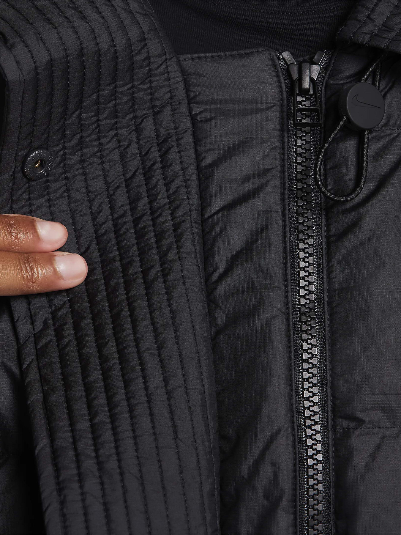 Куртки та дублянки NIKE Sportswear Swoosh Puffer PrimaLoft® модель FB8729-010 Фото