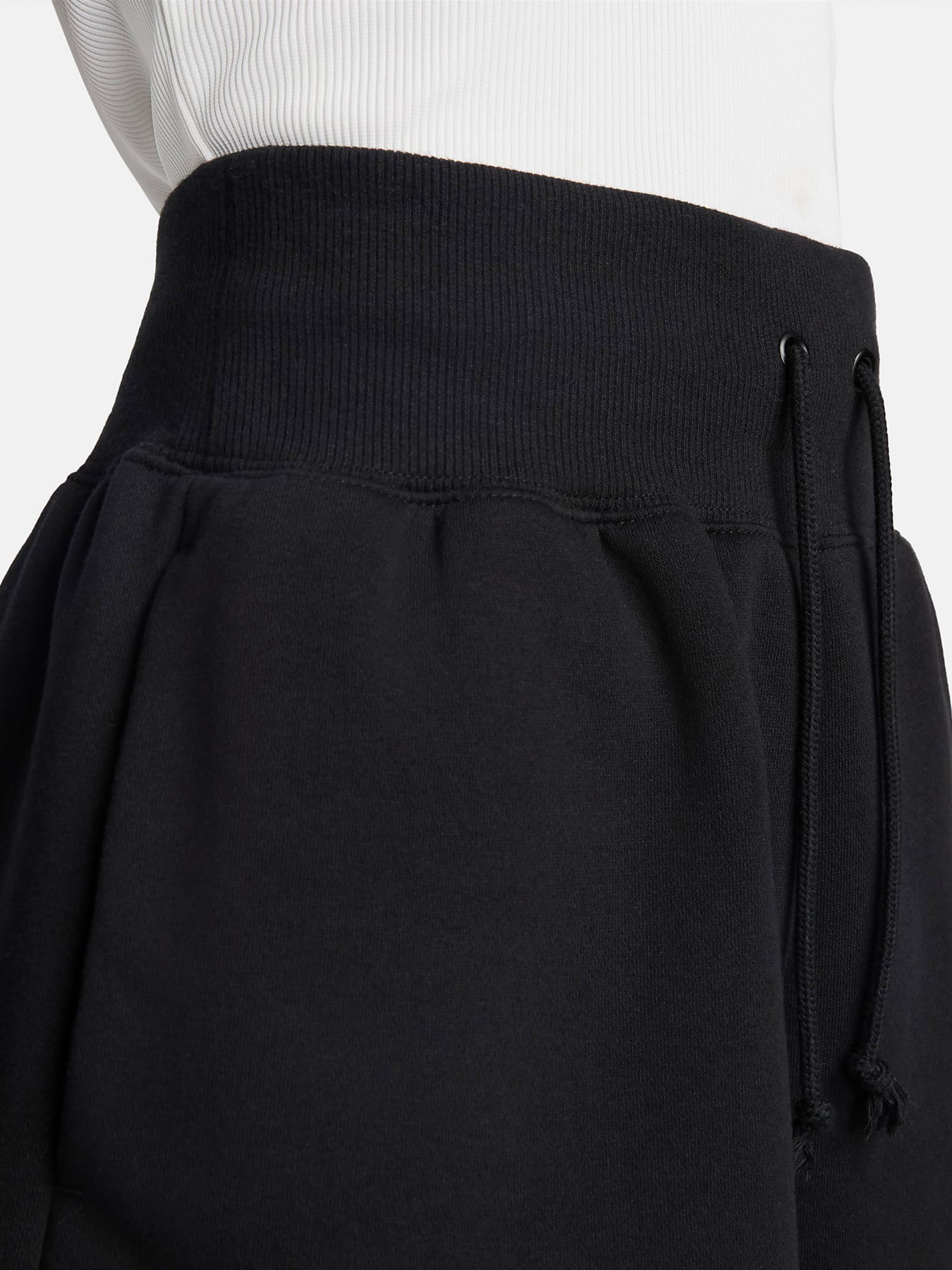 Шорты NIKE NSW PHOENIX FLEECE HIGH-RISE модель FD1409-010 Шорты NIKE NSW PHOENIX FLEECE HIGH-RISE модель FD1409-010 Фото