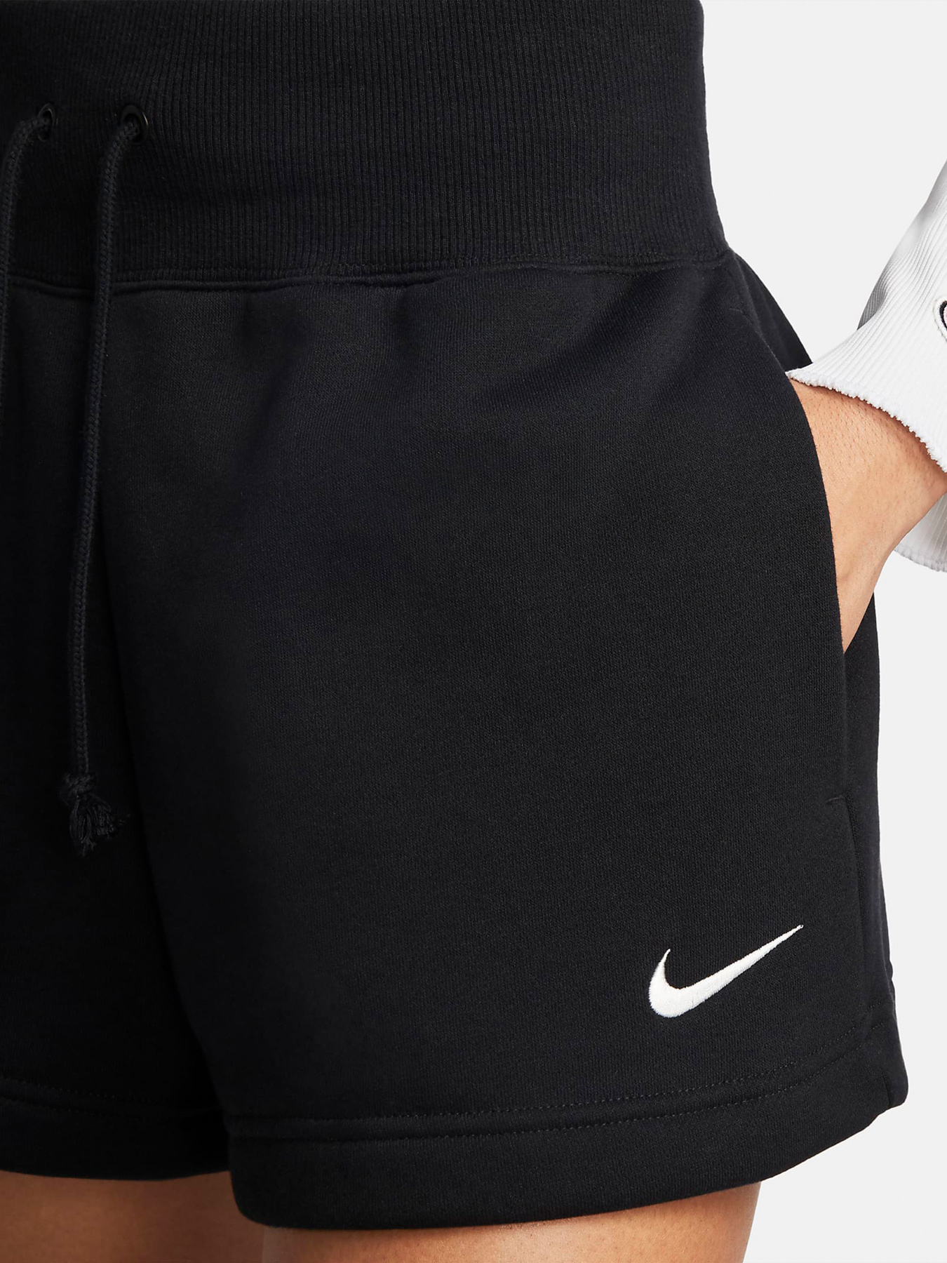 Шорты NIKE NSW PHOENIX FLEECE HIGH-RISE модель FD1409-010 Шорты NIKE NSW PHOENIX FLEECE HIGH-RISE модель FD1409-010 Фото