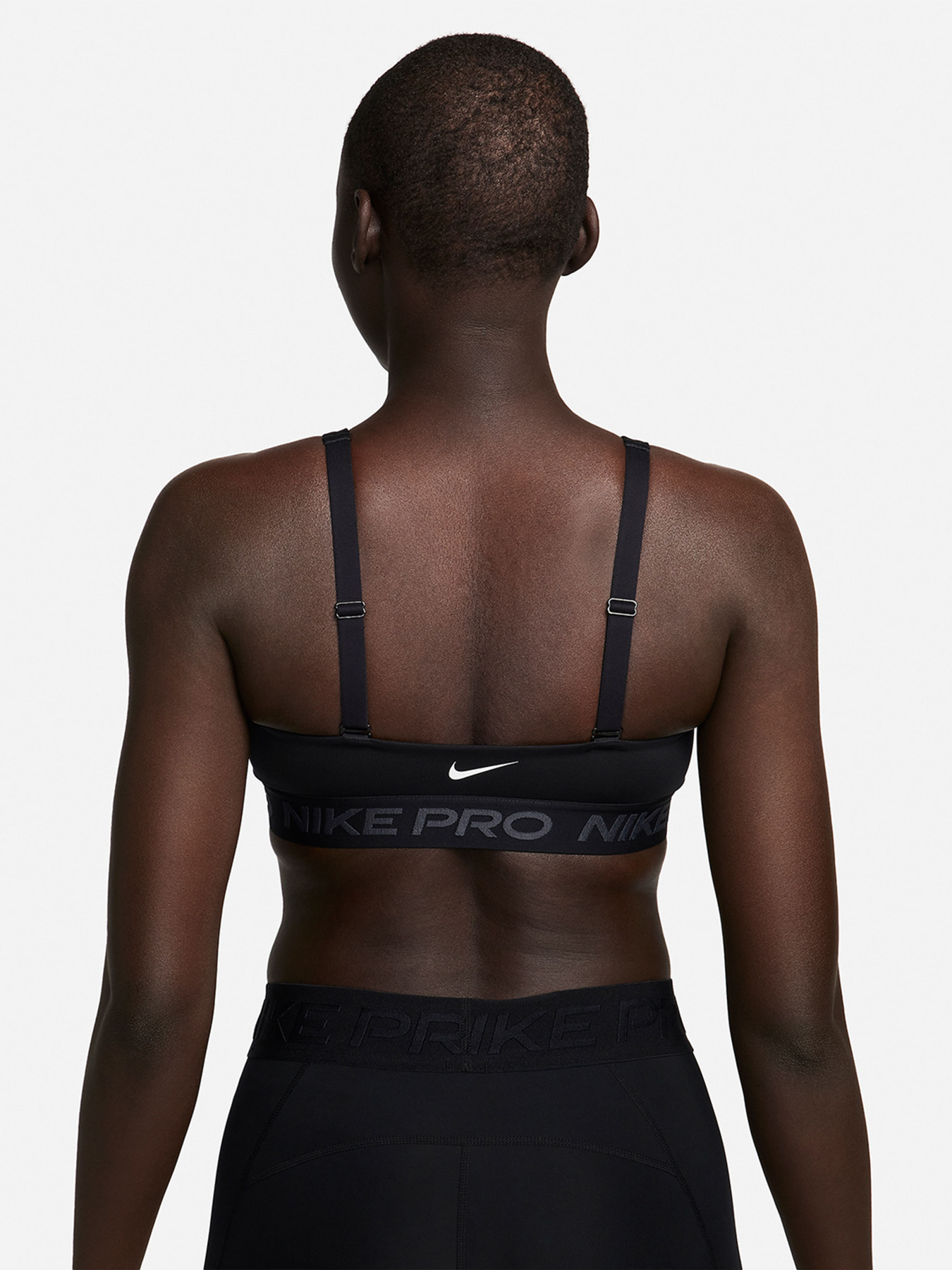 Футболки и поло NIKE PRO INDY PLUNGE модель FQ2653-010 Футболки и поло NIKE PRO INDY PLUNGE модель FQ2653-010 Фото