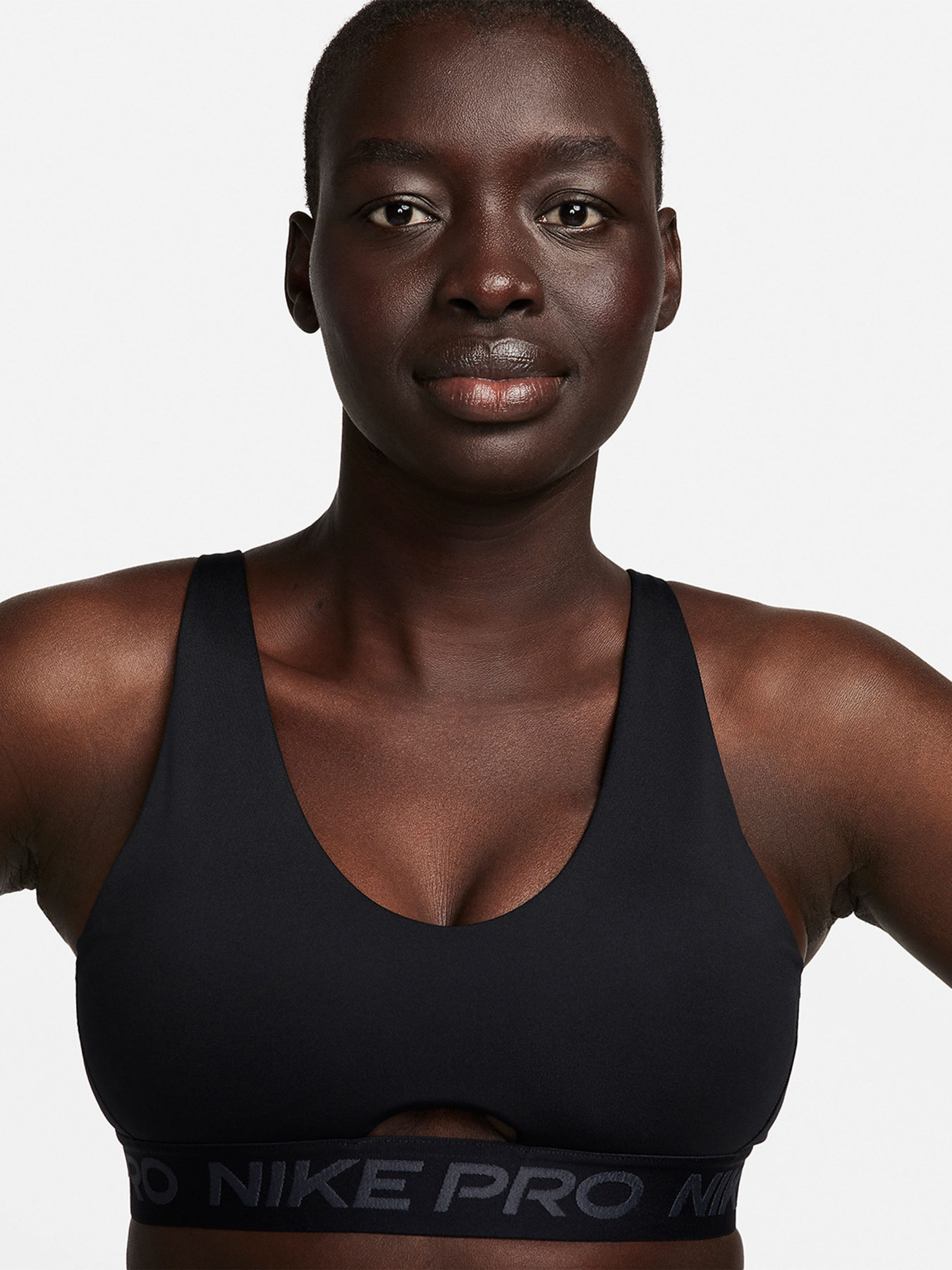 Футболки и поло NIKE PRO INDY PLUNGE модель FQ2653-010 Футболки и поло NIKE PRO INDY PLUNGE модель FQ2653-010 Фото