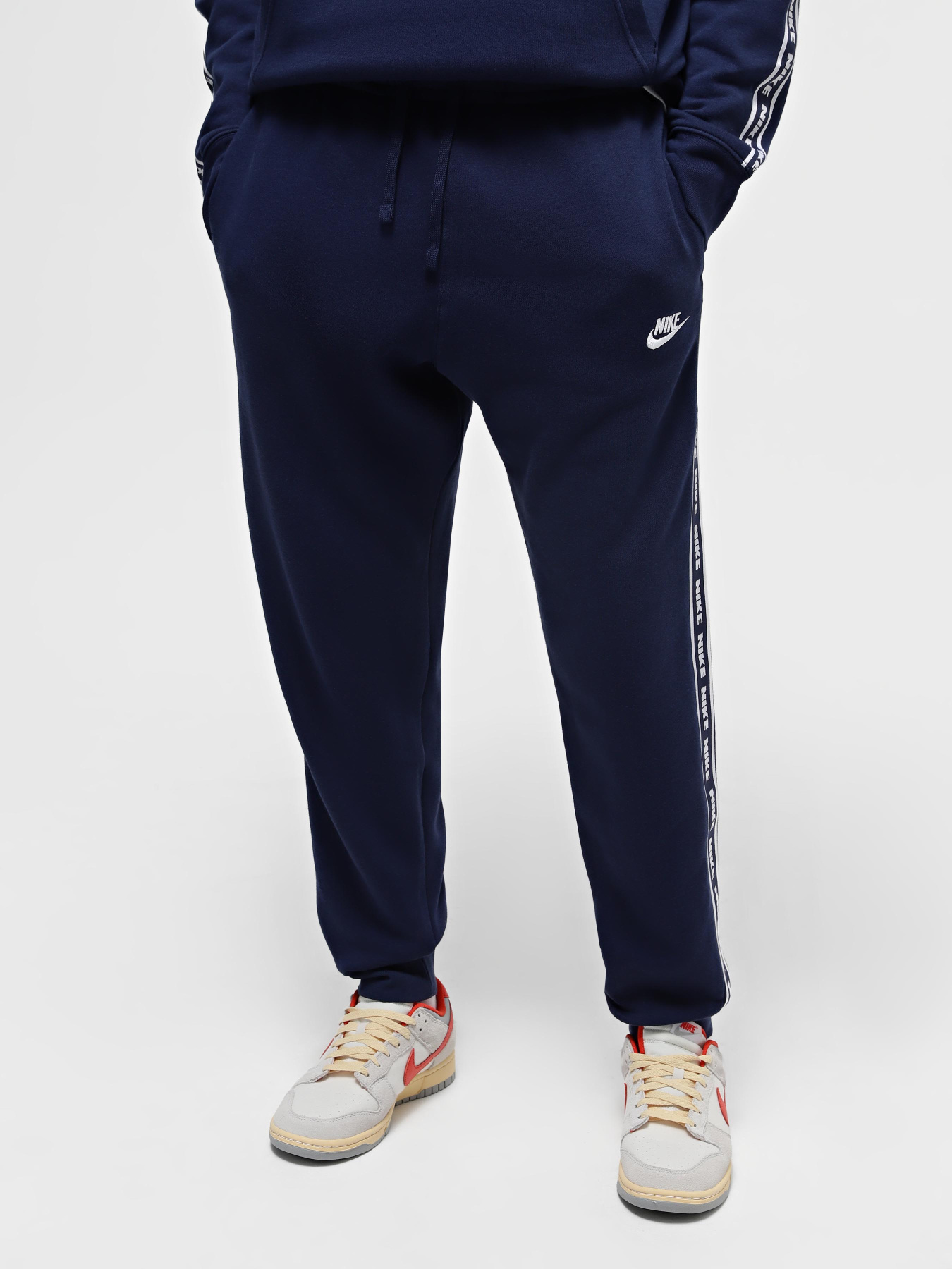 Костюмы NIKE CLUB FLEECE GRAPHIC HOODED модель FB7296-410 Фото