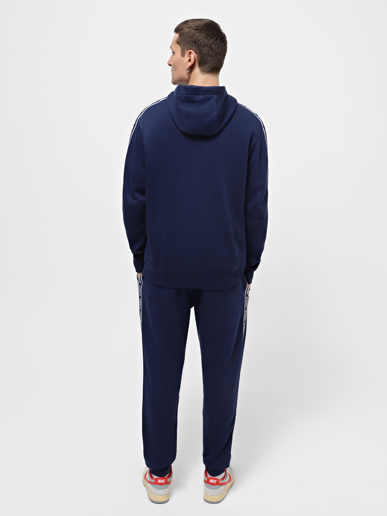 Костюмы NIKE CLUB FLEECE GRAPHIC HOODED модель FB7296-410 Фото