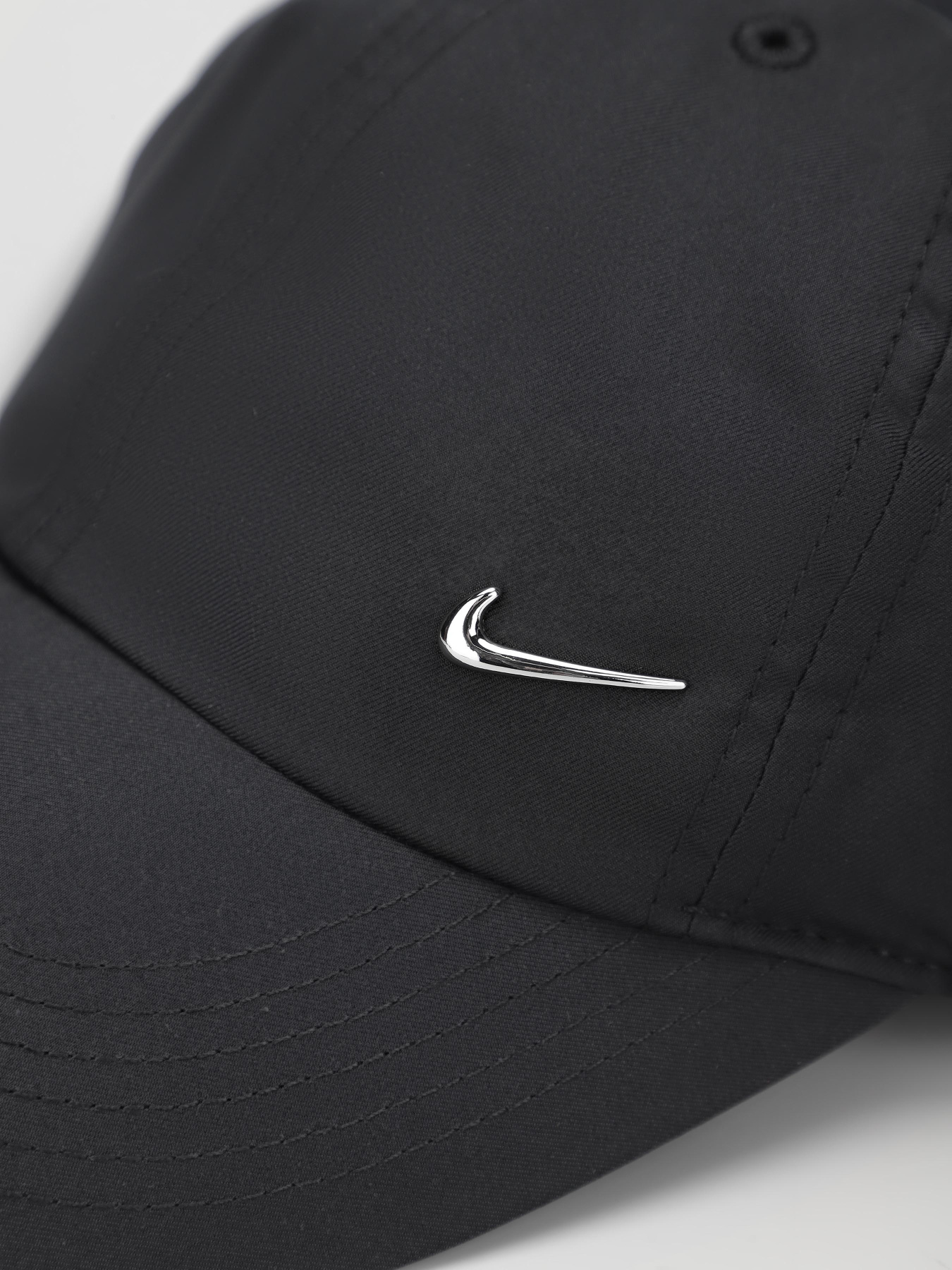 Шапки и кепки NIKE CLUB US CB MTSWSH модель FB5064-010 Шапки и кепки NIKE CLUB US CB MTSWSH модель FB5064-010 Фото