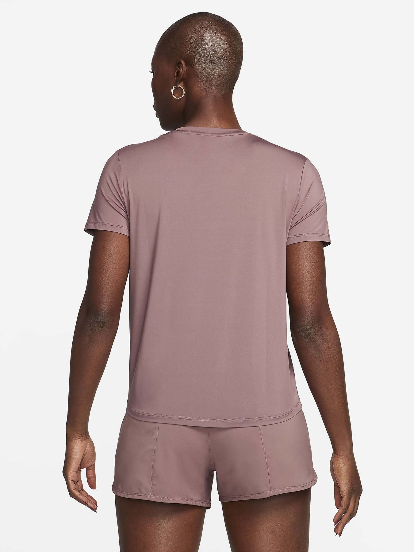 Футболки и поло NIKE ONE CLASSIC DF SS модель FN2798-208 Футболки и поло NIKE ONE CLASSIC DF SS модель FN2798-208 Фото