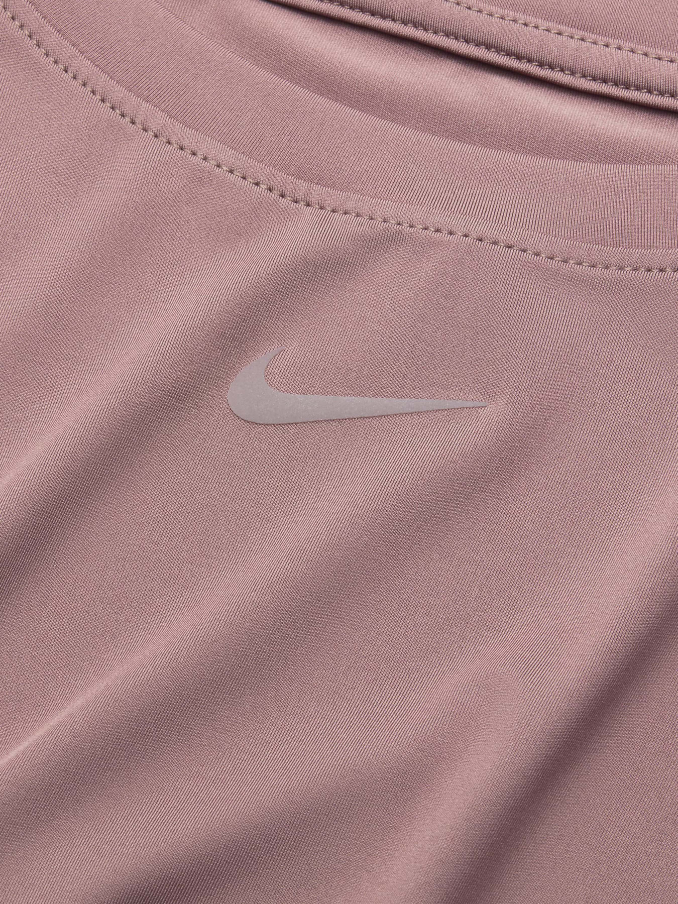 Футболки и поло NIKE ONE CLASSIC DF SS модель FN2798-208 Футболки и поло NIKE ONE CLASSIC DF SS модель FN2798-208 Фото