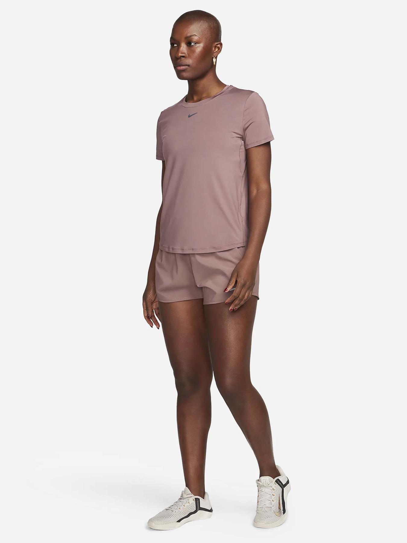 Футболки и поло NIKE ONE CLASSIC DF SS модель FN2798-208 Футболки и поло NIKE ONE CLASSIC DF SS модель FN2798-208 Фото