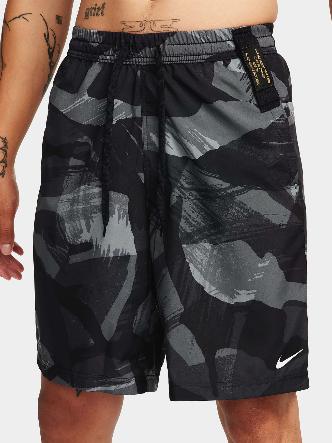 Шорты NIKE DF FORM 9UL SHORT CAMO модель FN3046-010 Шорты NIKE DF FORM 9UL SHORT CAMO модель FN3046-010 Фото
