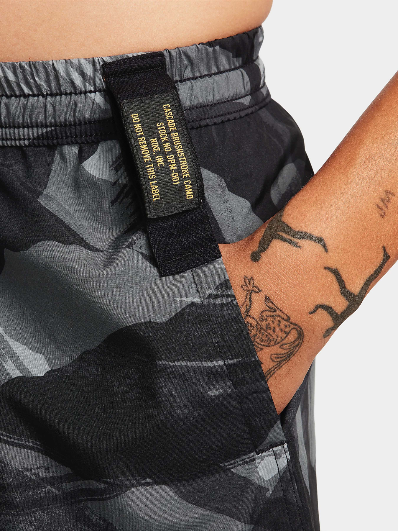Шорты NIKE DF FORM 9UL SHORT CAMO модель FN3046-010 Шорты NIKE DF FORM 9UL SHORT CAMO модель FN3046-010 Фото