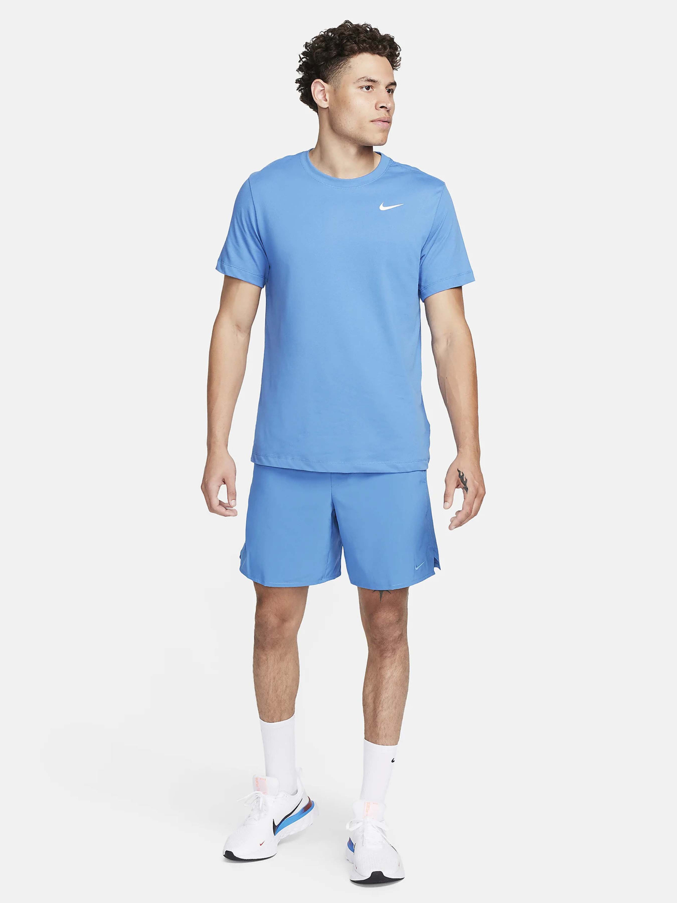 Футболки и поло NIKE DFC CREW SOLID модель AR6029-402 Футболки и поло NIKE DFC CREW SOLID модель AR6029-402 Фото