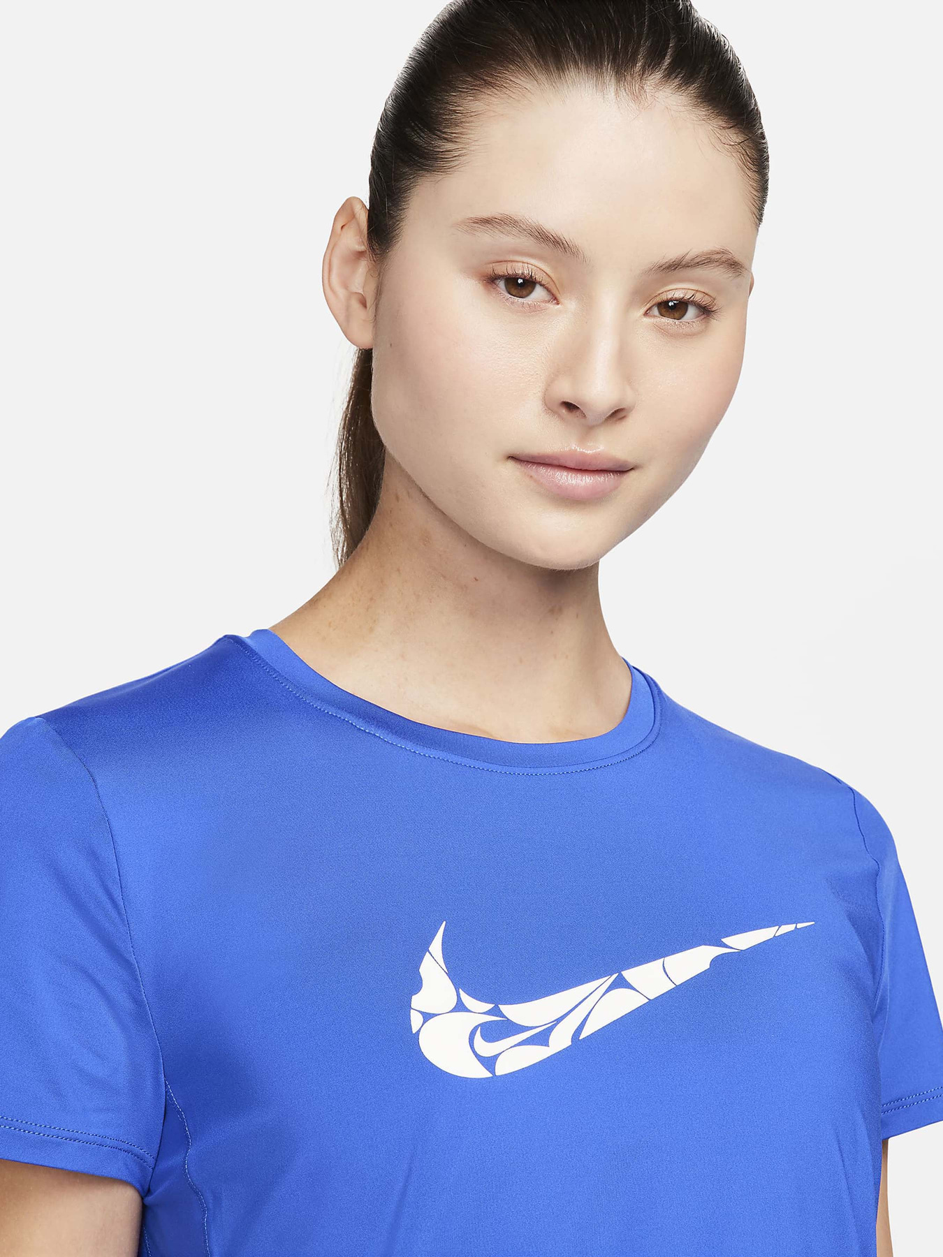 Футболки и поло NIKE ONE SWSH HBR DF модель FN2618-405 Футболки и поло NIKE ONE SWSH HBR DF модель FN2618-405 Фото
