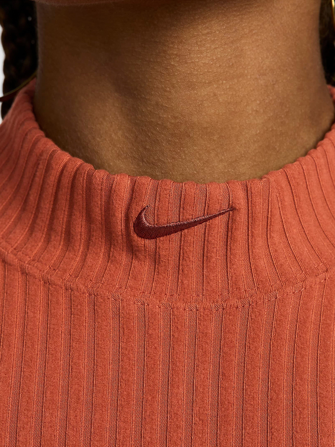 Футболки и поло NIKE SPORTSWEAR CHILL KNIT модель FN3677-825 Фото