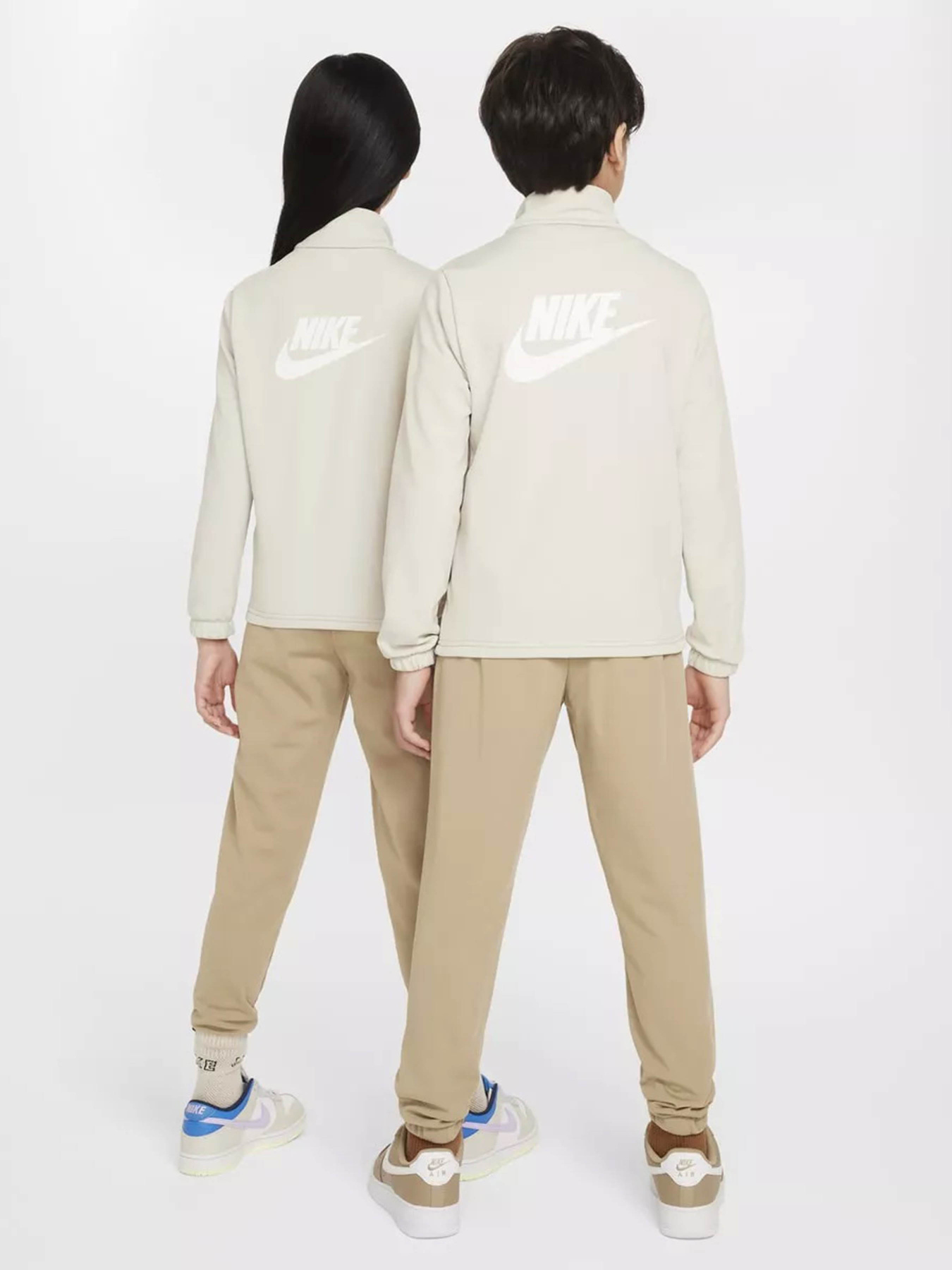 Костюмы NIKE SPORTSWEAR модель FD3067-072 Костюмы NIKE SPORTSWEAR модель FD3067-072 Фото