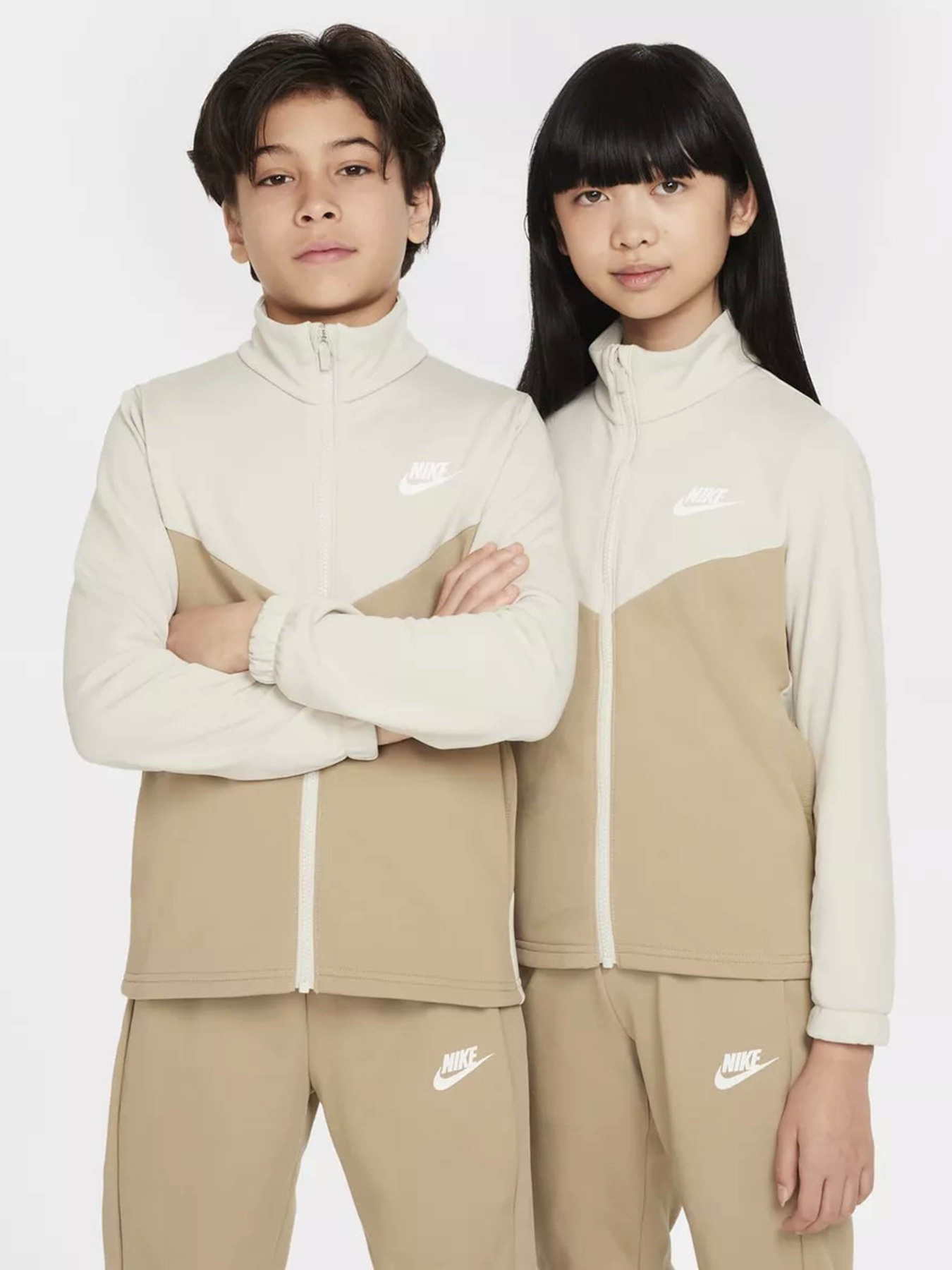 Костюмы NIKE SPORTSWEAR модель FD3067-072 Костюмы NIKE SPORTSWEAR модель FD3067-072 Фото
