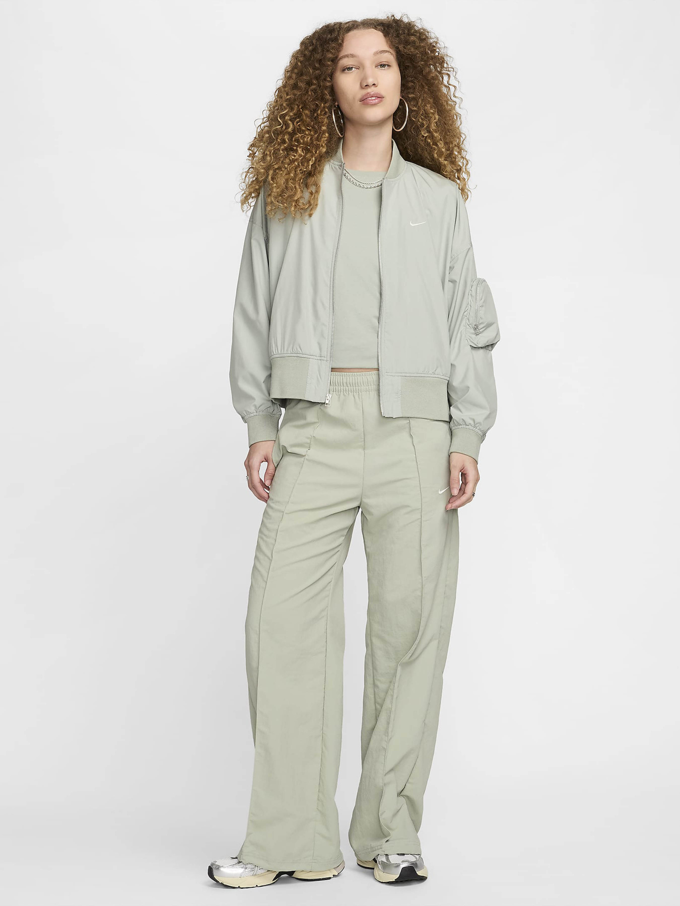 Куртки и дубленки NIKE SPORTSWEAR ESSENTIAL модель FN2839-370 Фото
