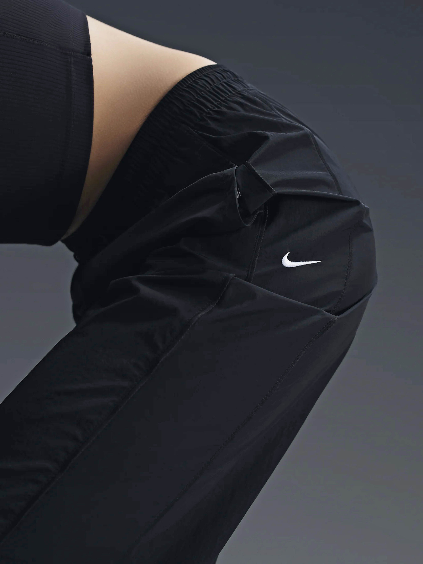 Брюки NIKE WINDRUNNER модель FV7655-010 Фото