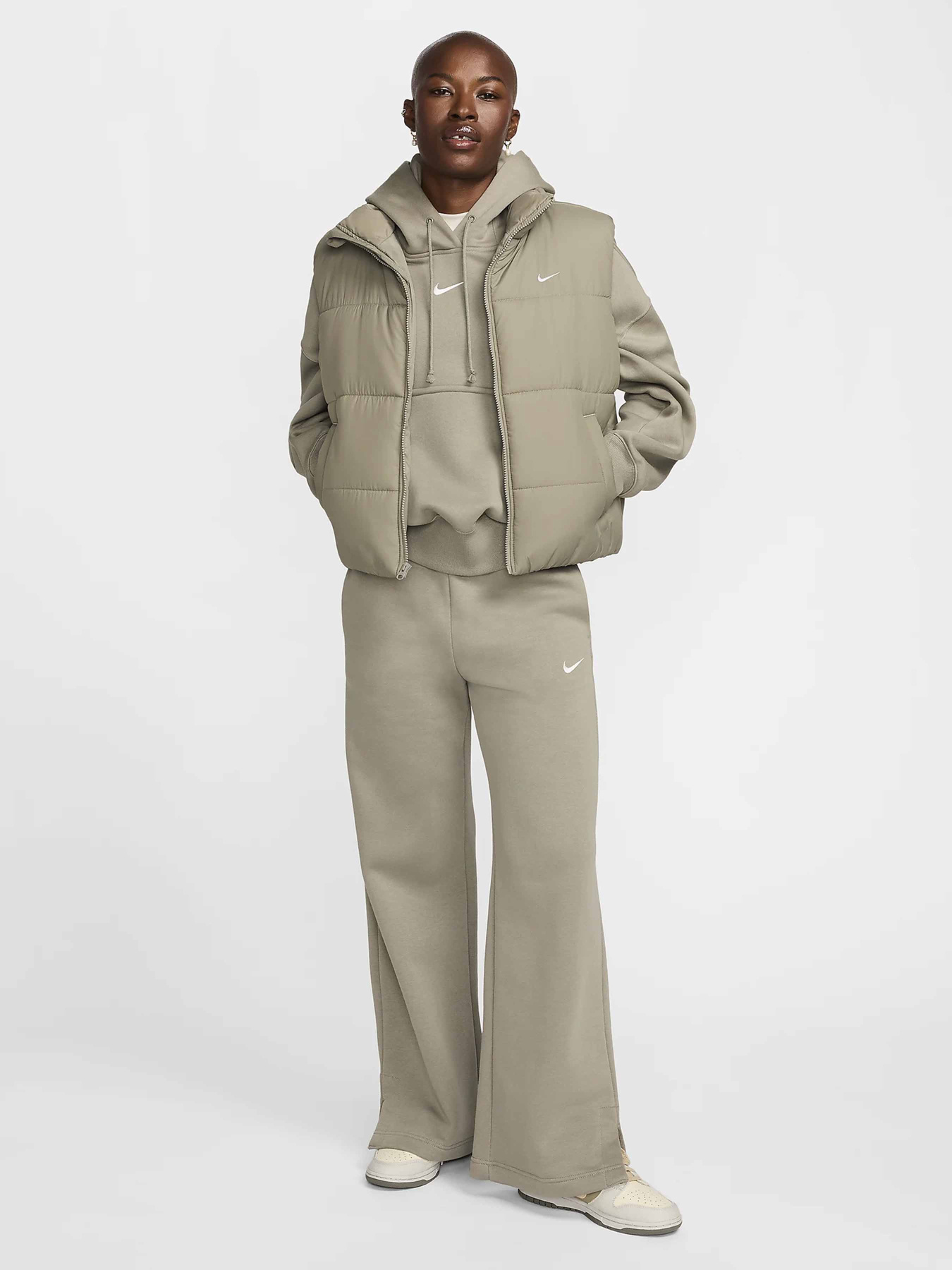 Куртки та дублянки NIKE SPORTSWEAR CLASSIC PUFFER THER модель FZ5922-320 Куртки та дублянки NIKE SPORTSWEAR CLASSIC PUFFER THER модель FZ5922-320 Фото